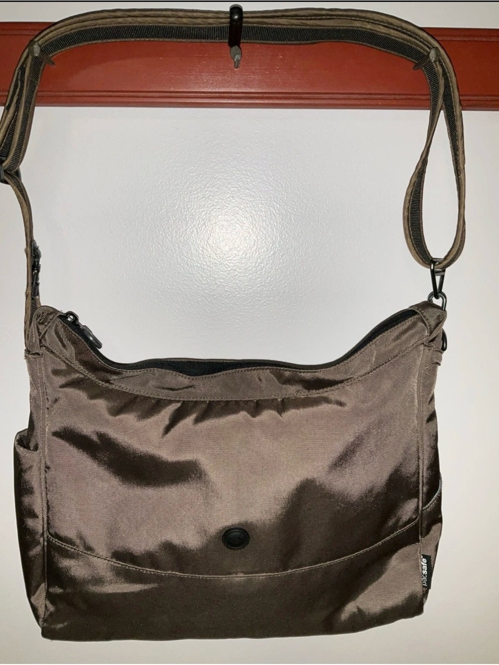 Brown Pacsafe Citysafe 200 Crossbody Travel Security Bag - Excellent Condition